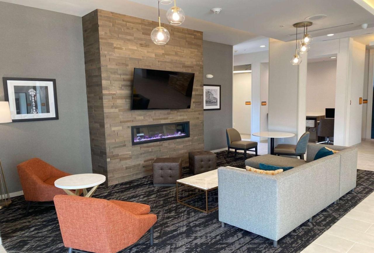 La Quinta Inn & Suites By Wyndham سنتراليا المظهر الخارجي الصورة