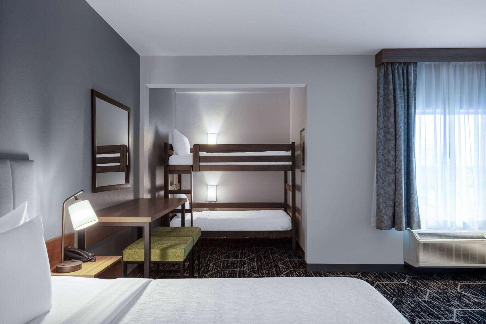 La Quinta Inn & Suites By Wyndham سنتراليا المظهر الخارجي الصورة