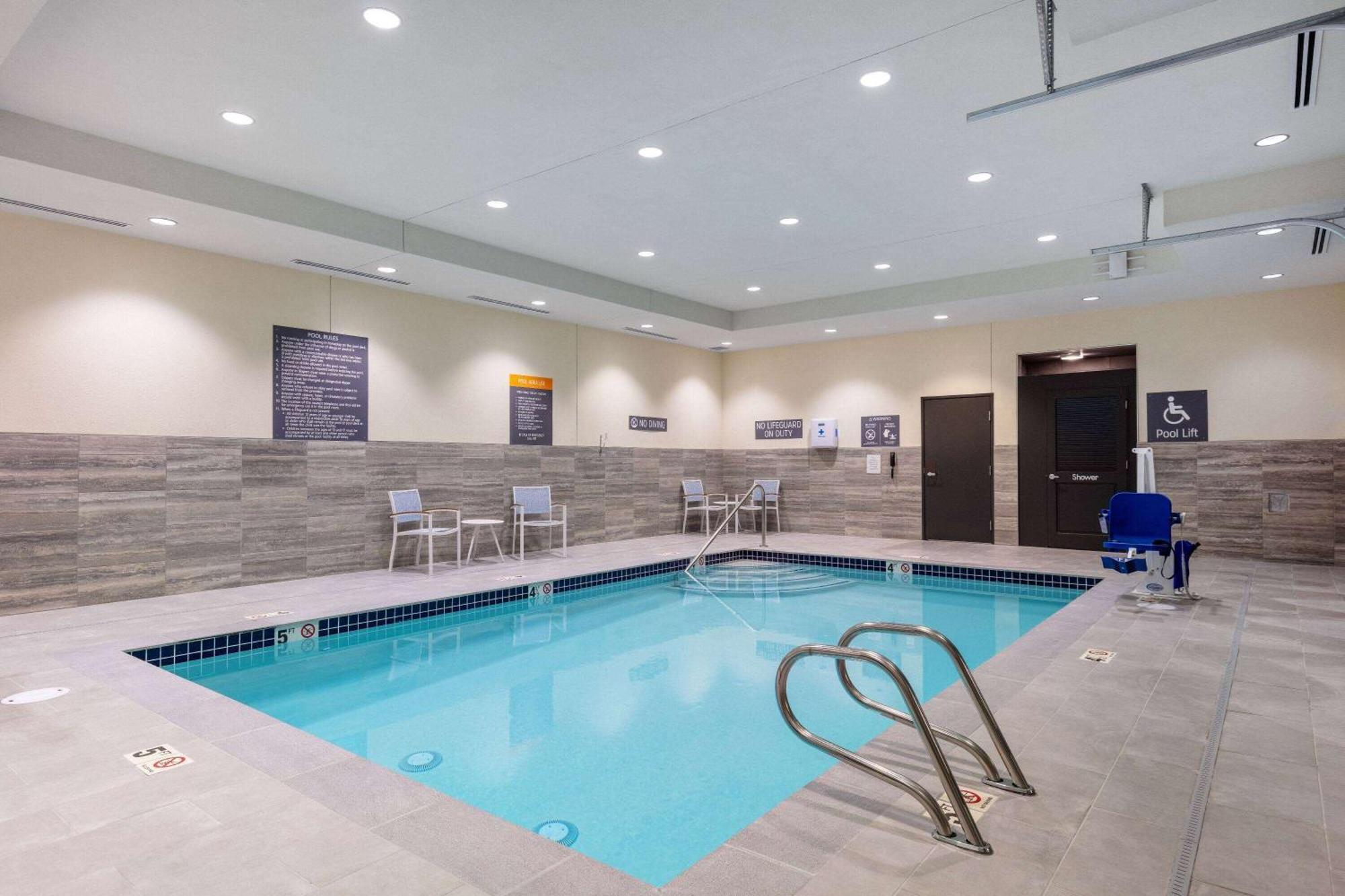 La Quinta Inn & Suites By Wyndham سنتراليا المظهر الخارجي الصورة