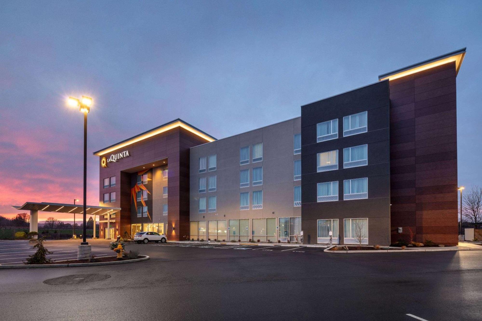 La Quinta Inn & Suites By Wyndham سنتراليا المظهر الخارجي الصورة